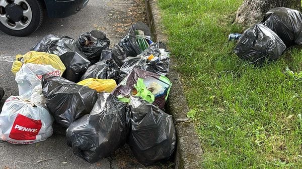 Abbandona quaranta sacchi di rifiuti, maxi sanzione a Merate