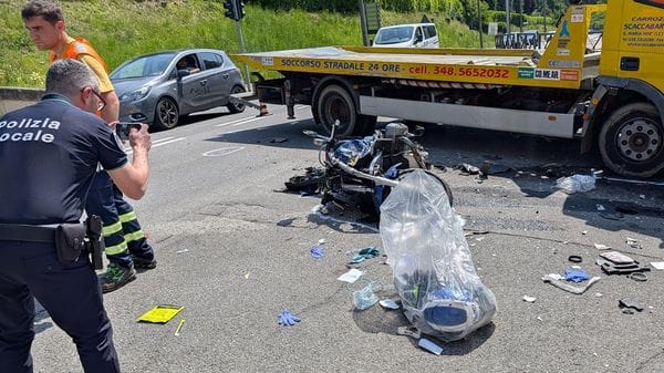 Montevecchia, scontro tra una moto e un carroattrezzi: grave 31enne