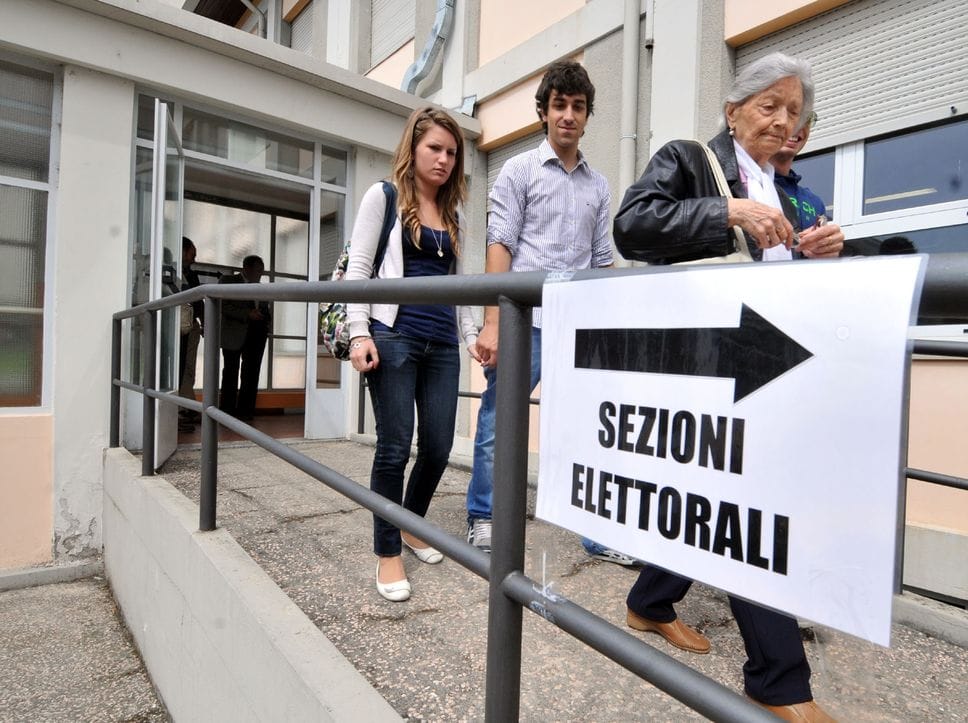 Si spengono le luci parola alle urne