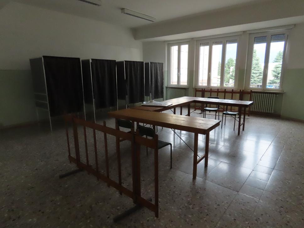 Elezioni: affluenza alle 23 sotto il 50%