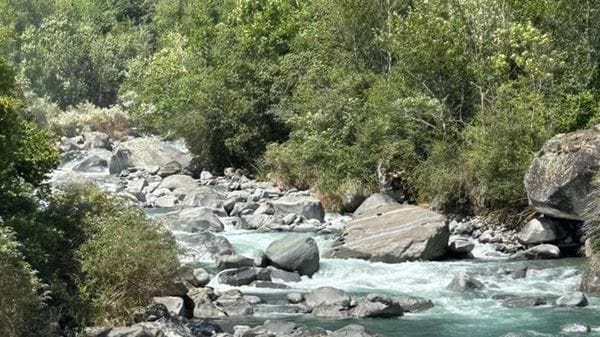 Valmasino: escursioniste bloccate per la piena del fiume