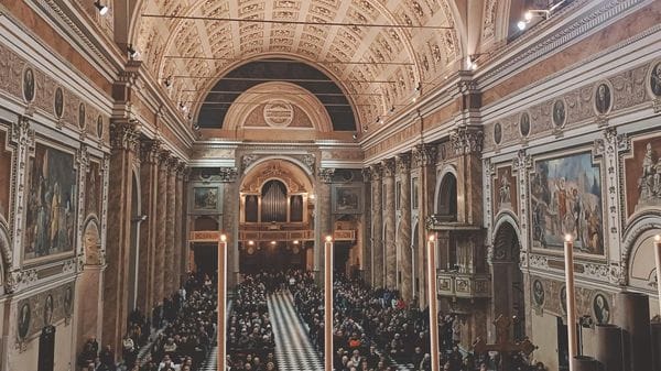 Scultura contemporanea in Basilica a Lecco per i 30 anni di Acmt