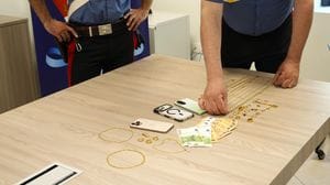 Si fingono carabinieri e truffano due anziane: arrestati