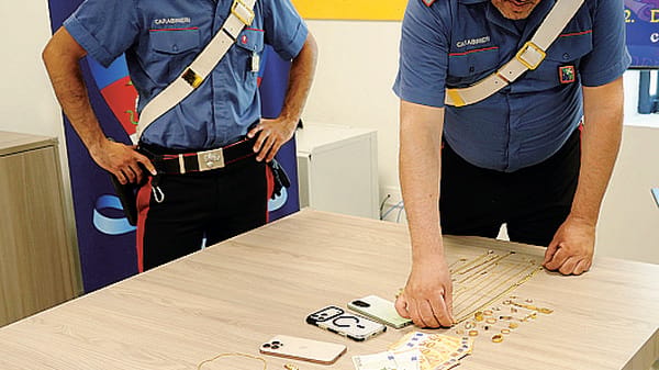 Truffate: danno oro e soldi Poi il blitz, due in manette