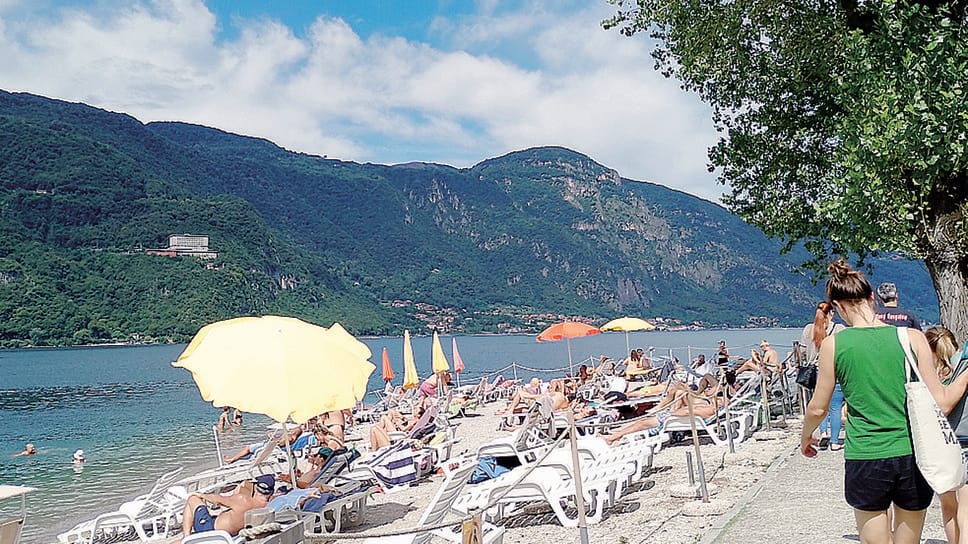 Fine settimana di traffico e spiagge affollate