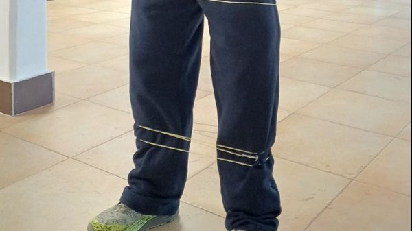 Agenti polizia locale come cowboy Malviventi al lazo