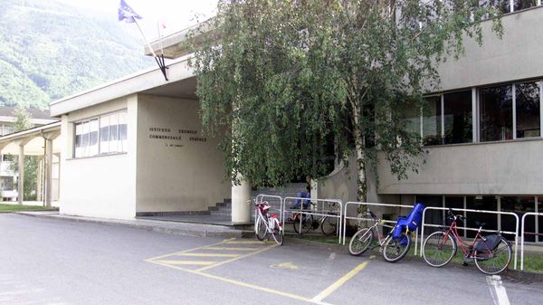 Episodi di bullismo in aula al De Simoni «I ragazzi vorrebbero cambiare scuola»