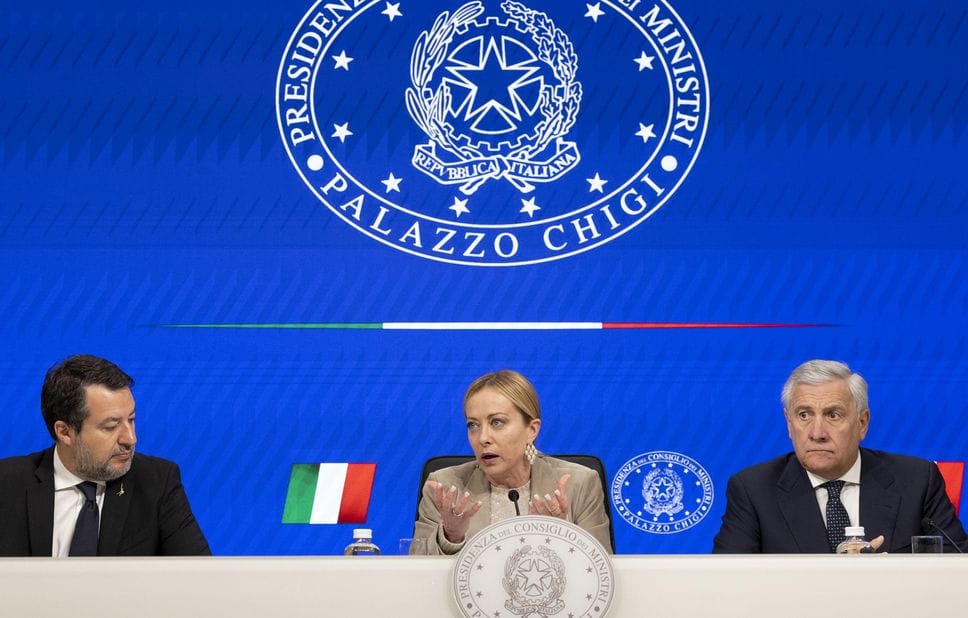 La premier serra le fila ma le grane restano