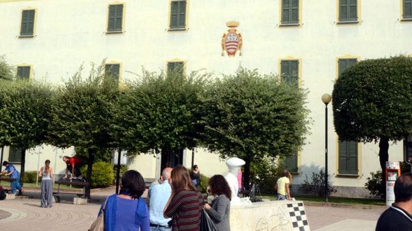 Controlli a Mandello: truffa assicurativa e acrobazie su strada