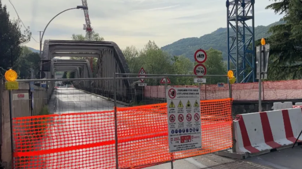 Traffico per la chiusura del ponte di Brivio, il Comitato replica: «Non siamo noi i responsabili»