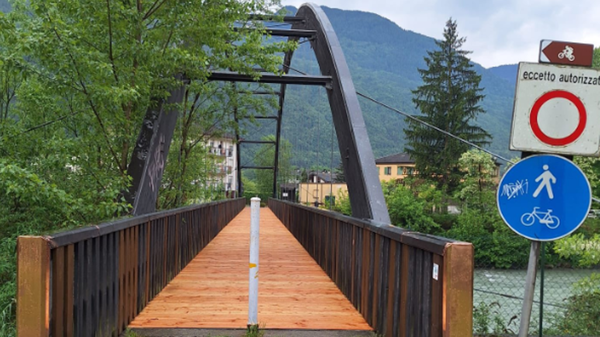 Tresenda, terminati i lavori della passerella ciclopedonale