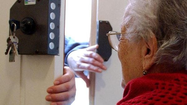 Truffa del finto carabiniere, domiciliari per i due giovani arrestati in Valtellina