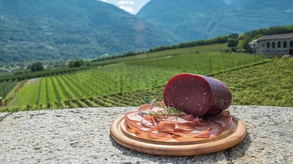 Bresaola Valtellina: export in crescita, ma la produzione rallenta 