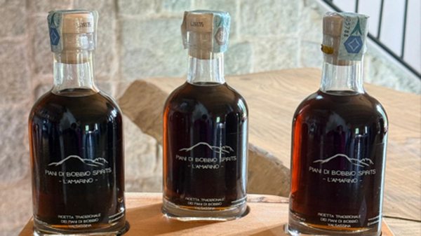Dalla ricetta della nonna a Piani di Bobbio Spirits: in Valsassina nasce l’amaro del territorio
