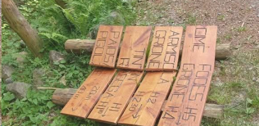 Ponte in Valtellina, vandali se la prendono con la segnaletica per gli escursionisti