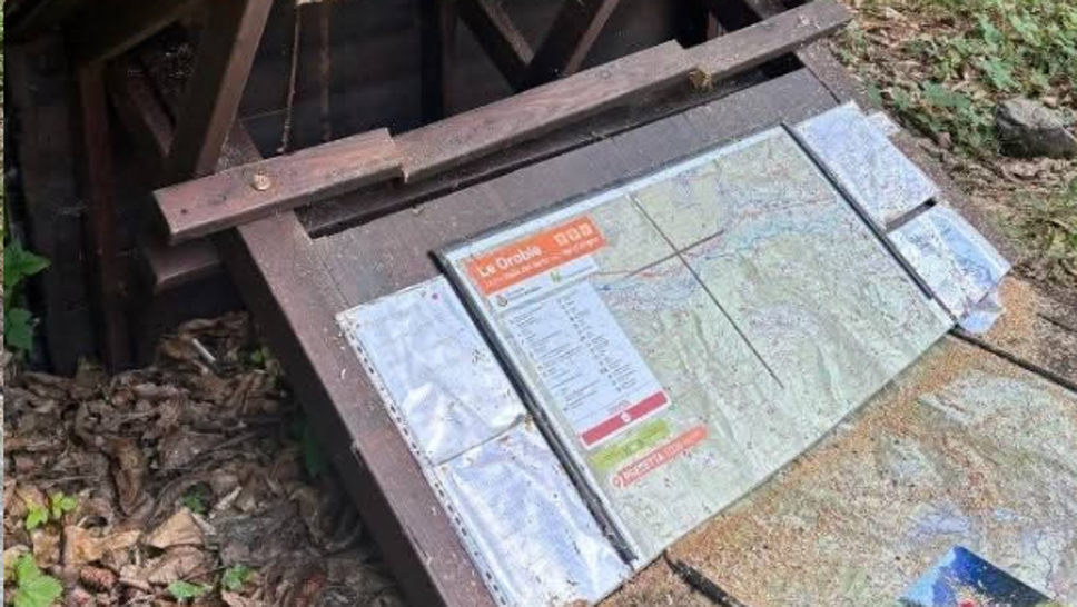 Ponte in Valtellina, vandali se la prendono con la segnaletica per gli escursionisti