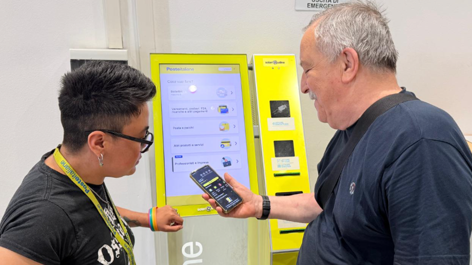 App di Poste, boom di utenti over 80
