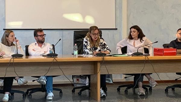 Colico, scontro in consiglio dopo il referendum su Sondrio. Chieste le dimissioni del sindaco