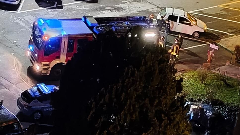 Sondrio: bimbo resta chiuso in casa, lo salvano i vigili del fuoco