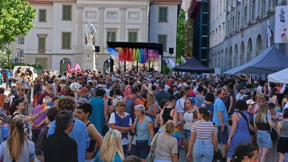 Lecco Pride, in 2500 al corteo colorato in centro