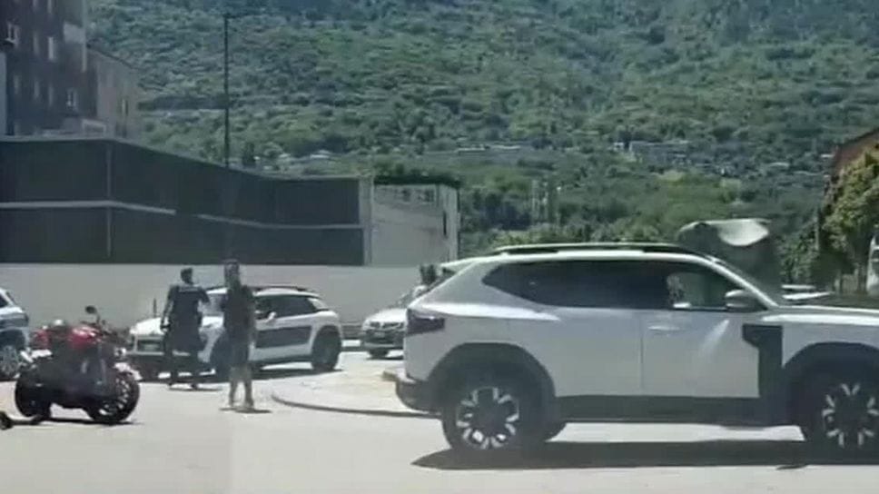 Sondrio: incidente alla rotonda, motociclista in ospedale