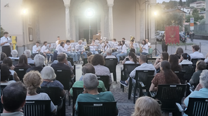 Applausi per la musica sotto le stelle a Sala al Barro