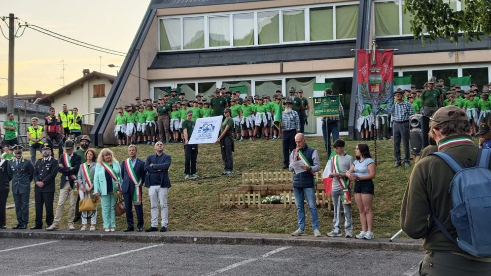 Carenno, un albero contro la mafia: legalità e speranza piantate in piazza