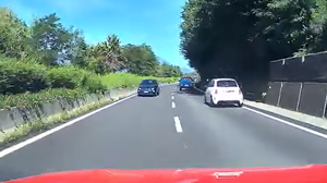 Auto contromano sulla SS36 a pochi chilometri da Colico: il video choc