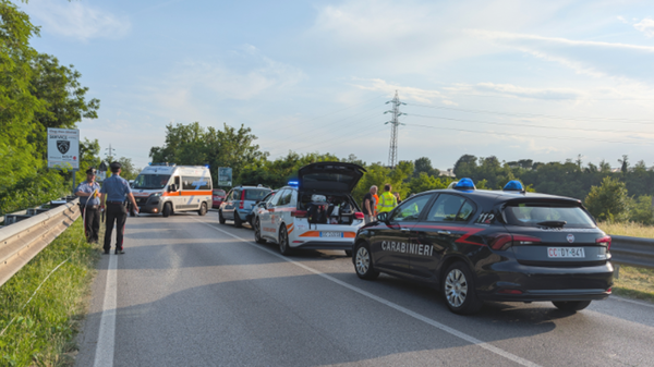 Osnago, malore in bicicletta: grave 29enne e tamponamento a catena