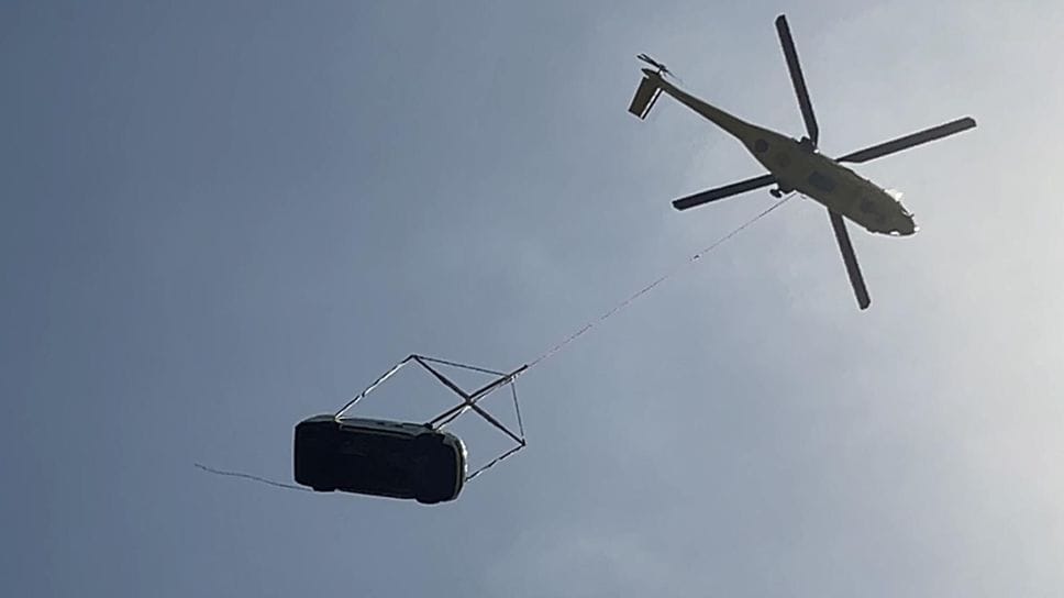 Bus in volo nei cieli di Lanzada per salvare la stagione turistica