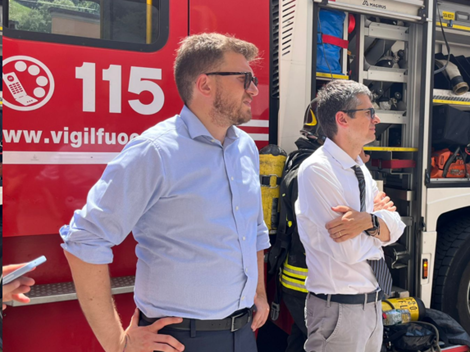 Incendio nel nuovo asilo nido in costruzione a Bonacina. Fiamme spente, danni ingenti