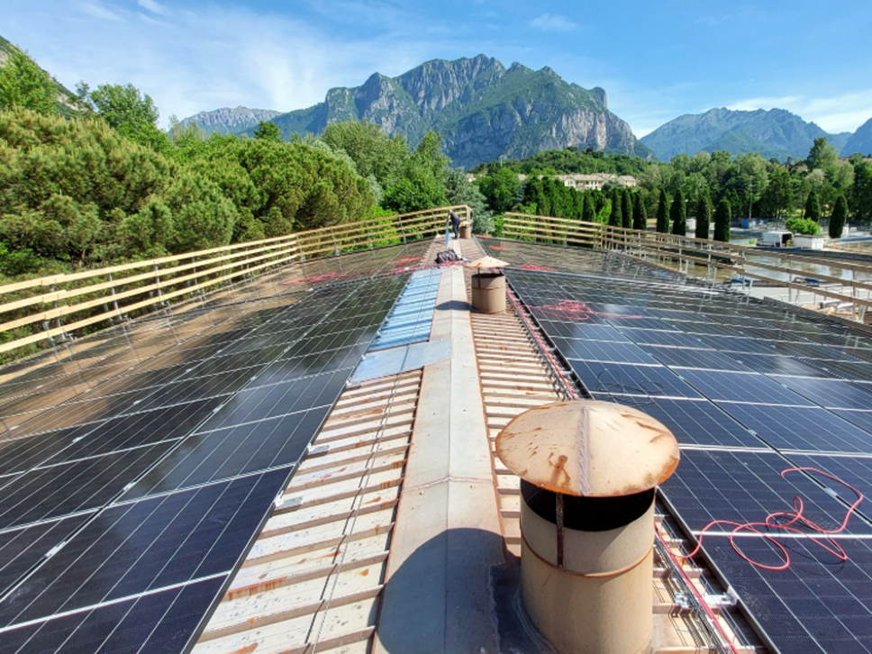 Lario Reti Holding accelera sulla sostenibilità: a pieno regime i nuovi impianti fotovoltaici di Valmadrera e Civate