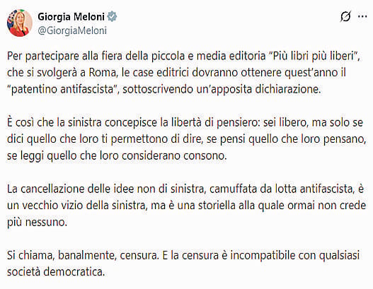 Il patentino antifascista seppellito da una risata