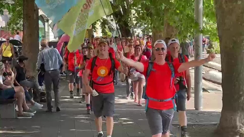Lecco, festa per l’arrivo della Carovana del viandante