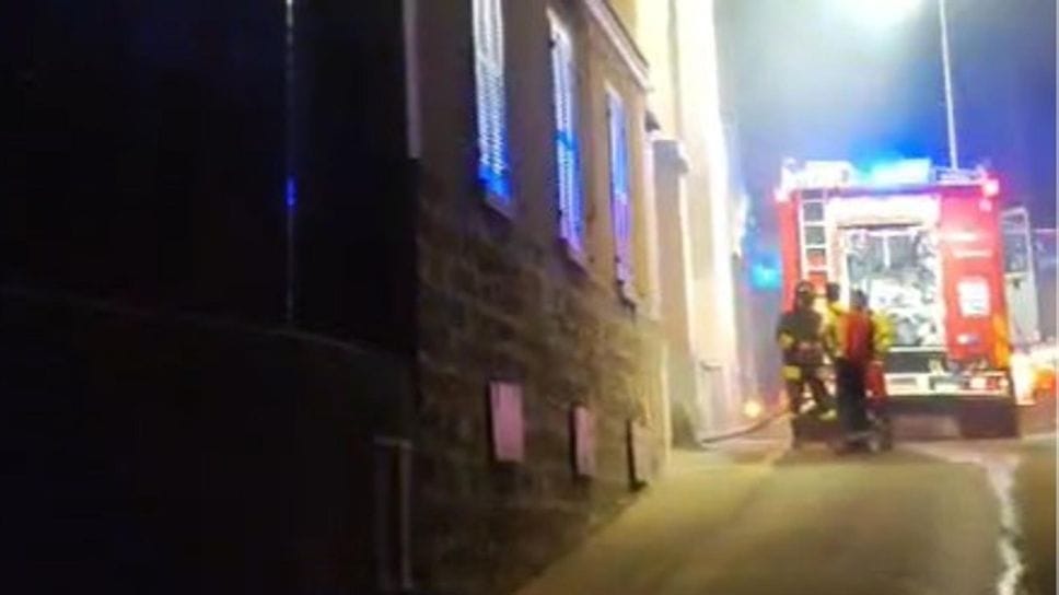 Incendio a Maggianico, sei  persone coinvolte