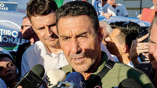 Il problema Vannacci: giocare con il fuoco