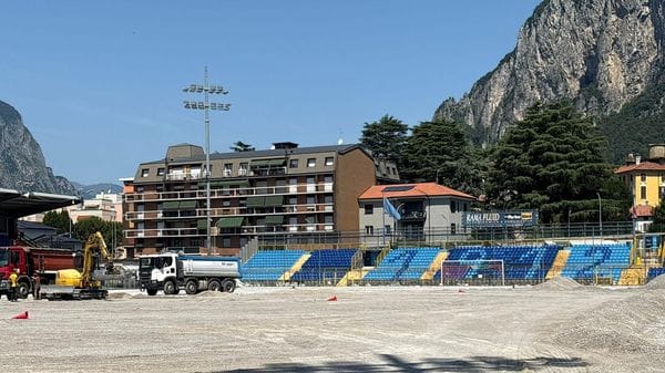 Rigamonti-Ceppi, entra nel vivo il nuovo campo: posa del manto sintetico