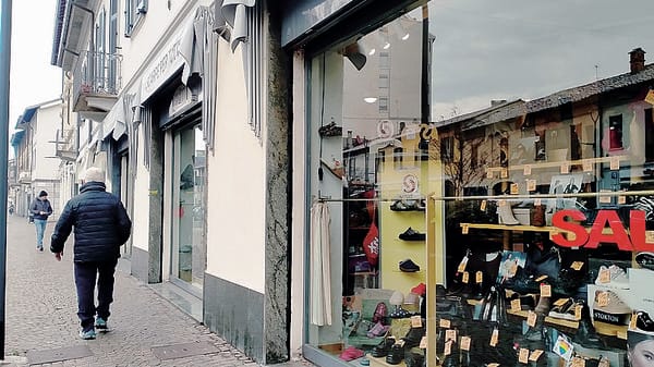 Pochi giorni ai saldi Ma gli sconti sono già iniziati