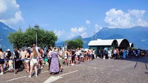 Varenna: giro di vite sui turisti. Basta gruppi numerosi e passeggiate in costume