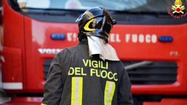 Si blocca l’ascensore in stazione a Colico, mamma e bimbo liberati dai vigili del fuoco