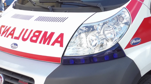Val Masino, auto fuori strada: tre ragazzi in ospedale