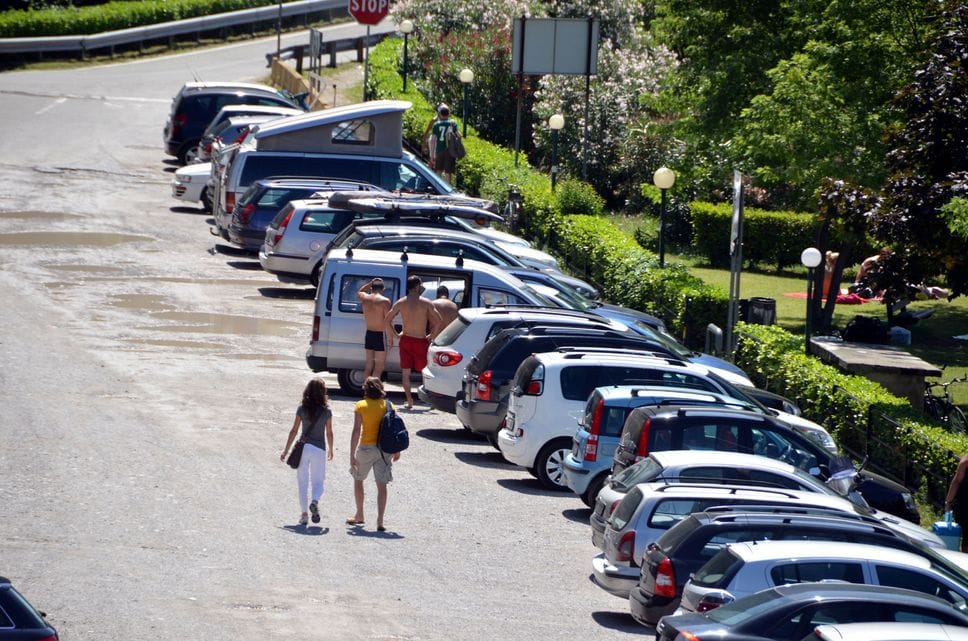 Abbadia, spiagge prese d’assalto: la minoranza denuncia il degrado e chiede misure incisive