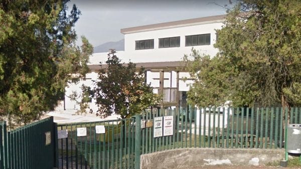 Calolzio: bimbo chiuso in auto fuori da scuola. Lo salvano i pompieri