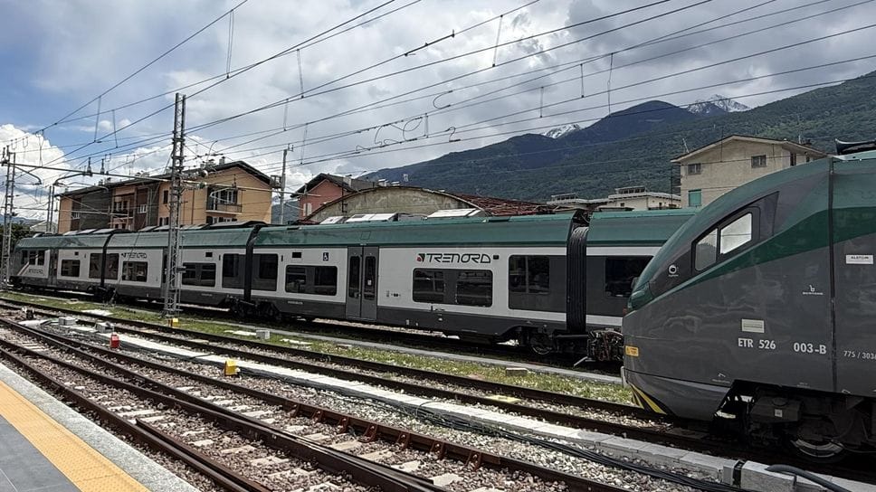 «Persone ammassate e due malori a bordo»: il viaggio da incubo sui treni tra Milano e Lecco