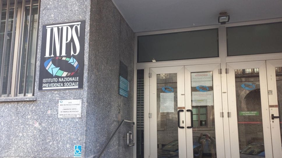 Dati riservati venduti a un investigatore: ex funzionario Inps nei guai per corruzione