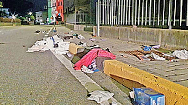 Piateda: notte poco di festa. Vandalismi in strada e sacchi neri aperti
