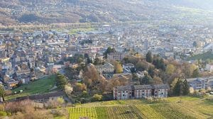 Un giovane spaventa i commercianti a Sondrio. Ma è un caso sociale