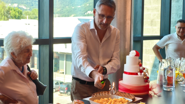 Olginate, la Stucchi festeggia i 100 anni della sua prima dipendente