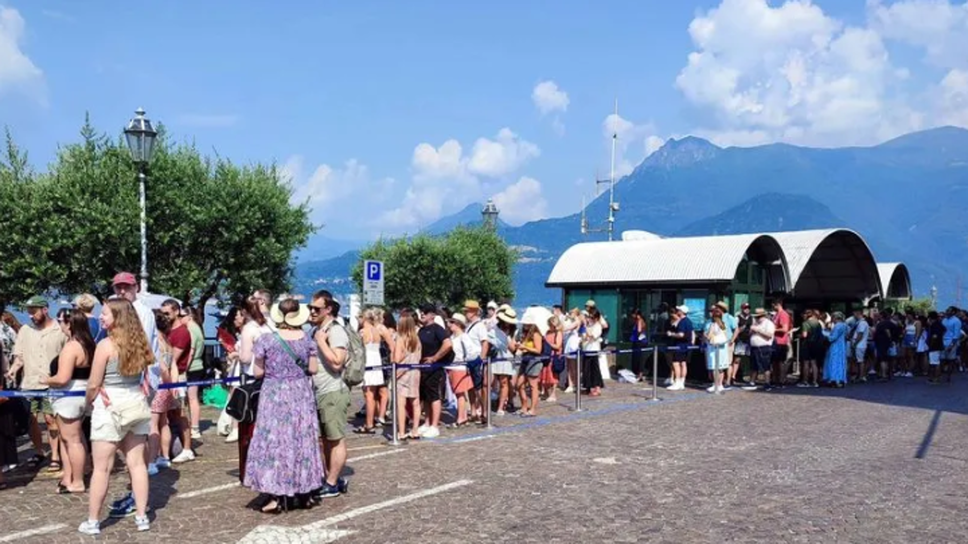 Varenna: il divieto di girare in costume nel mirino della stampa estera