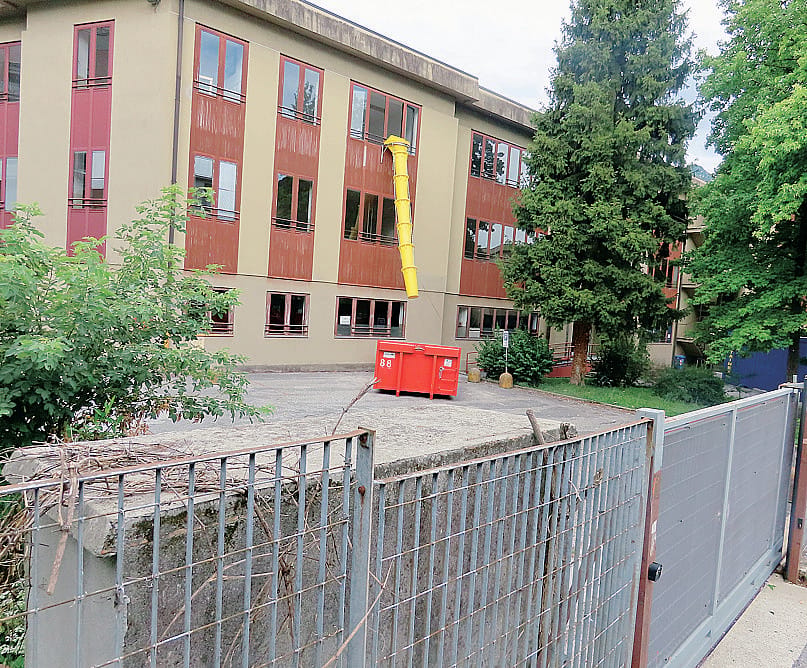 Cantieri nelle scuole Taglio del verde, arredi e interventi in  palestra